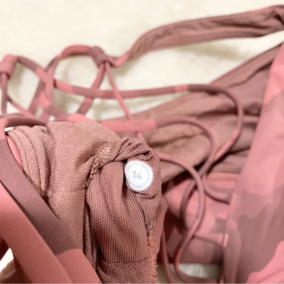 Lululemon Free to be longline bra pink camo - Picture 6 of 7